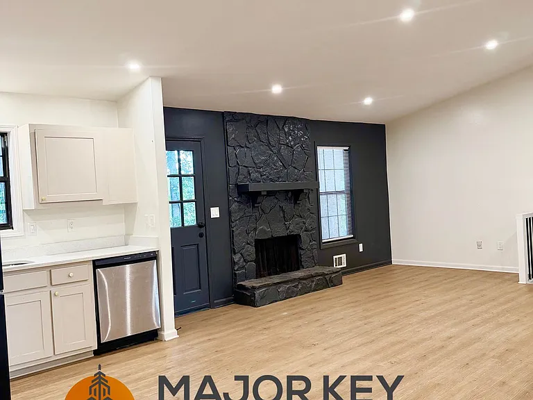 4555 Sugarloaf Pkwy — Photo 17