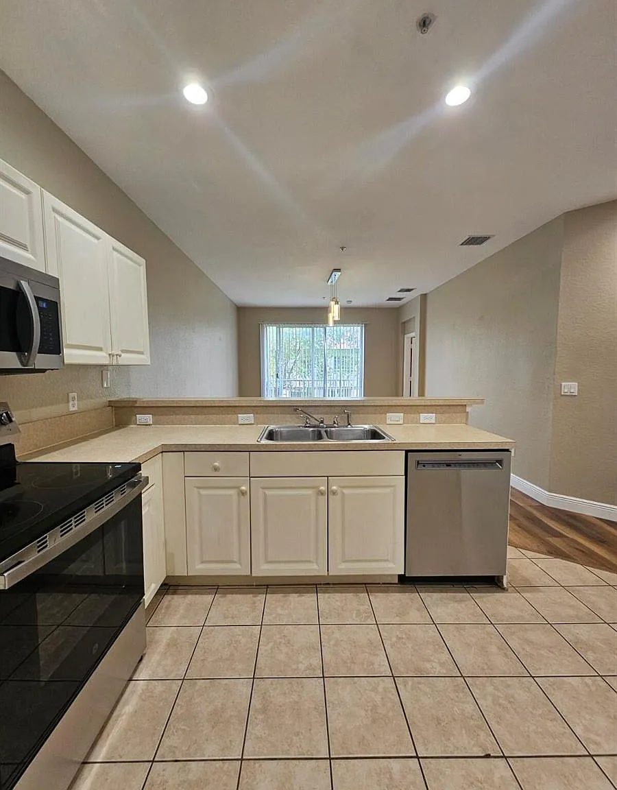 Freeport Dr, Riviera Beach — Photo 1