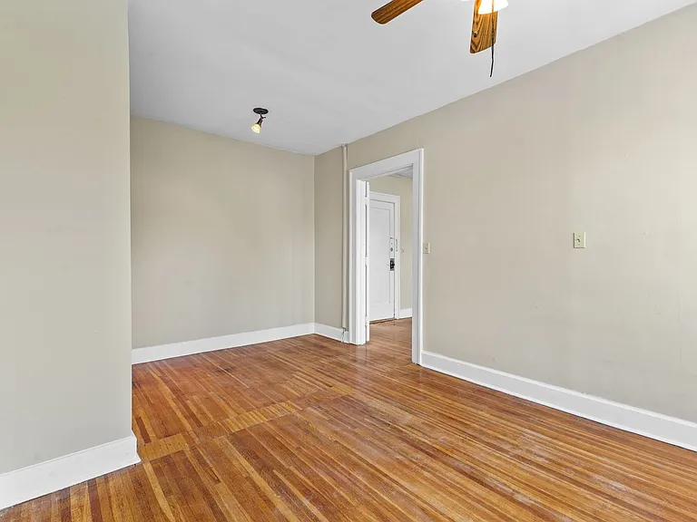 Suites of Irvington — Photo 9