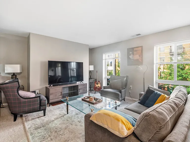 642 S Charles St #R22 — Photo 12