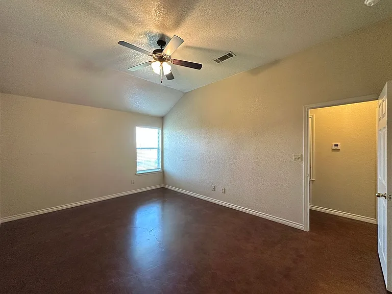 2103 Charleston Ct — Photo 18