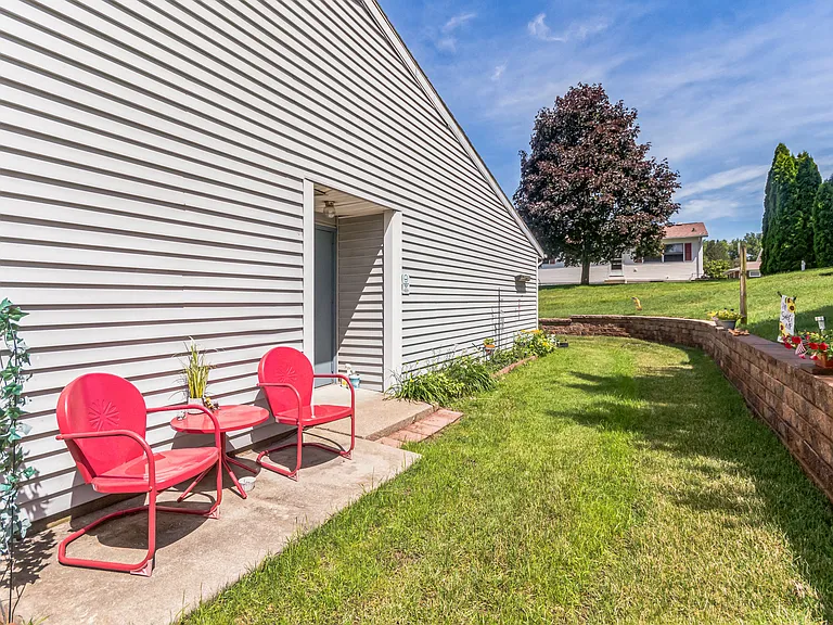 1425 N Water St — Photo 9