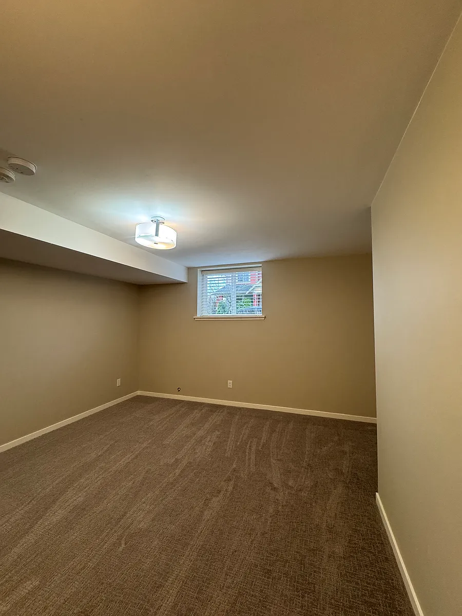 Building Photo - 3367 Millard Ave