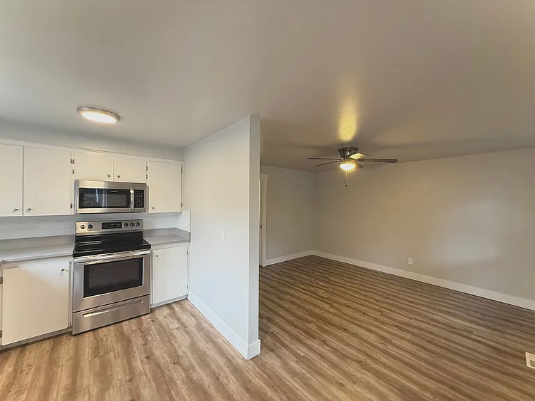 181 E Helm Ave #B — Photo 4