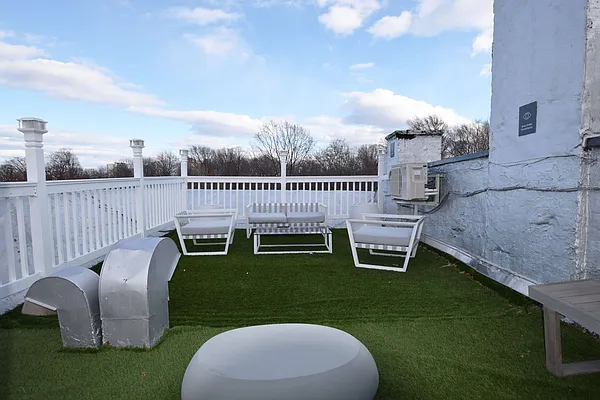 Rented by Uptown Flats LLC | media 33