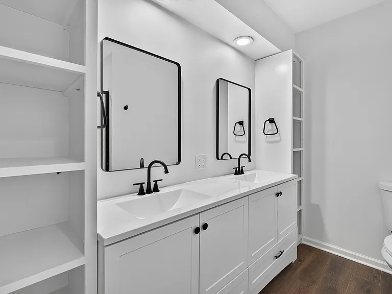 2313 W 71st St — Photo 21