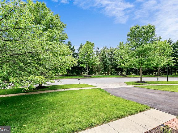 3rd image of 11415 Potomac Oaks Dr