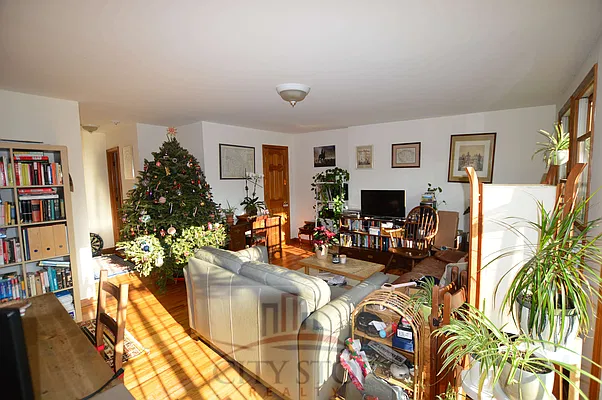 Rented by City Stop Realty | media 2