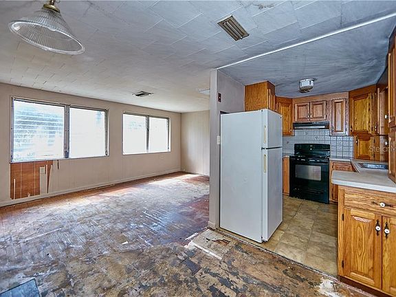 5th image of 3631 Lake View Dr