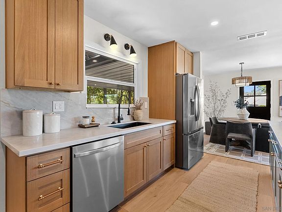 3rd image of 10765 Lupin Way