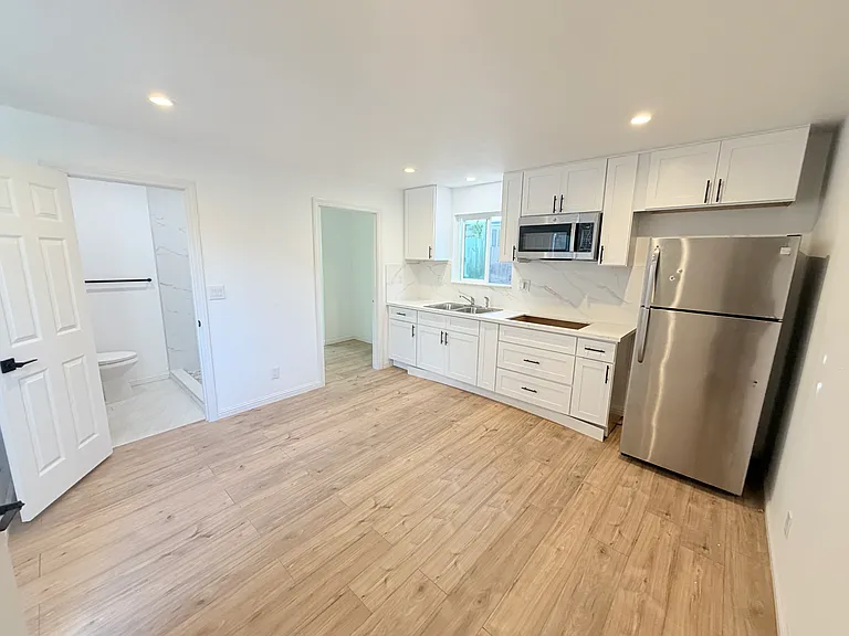 2513 W Occidental St #4 — Photo 8