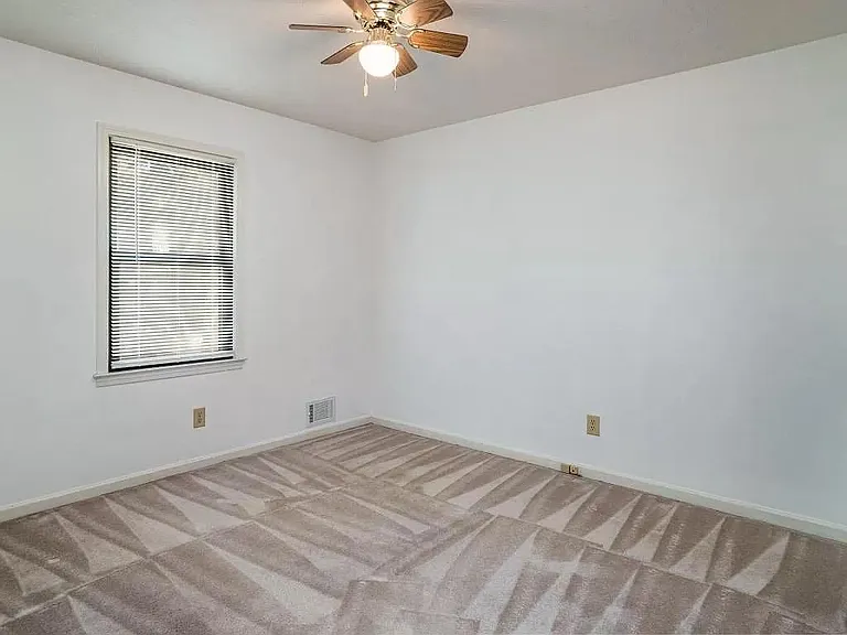 1146 Hutch Ln — Photo 8