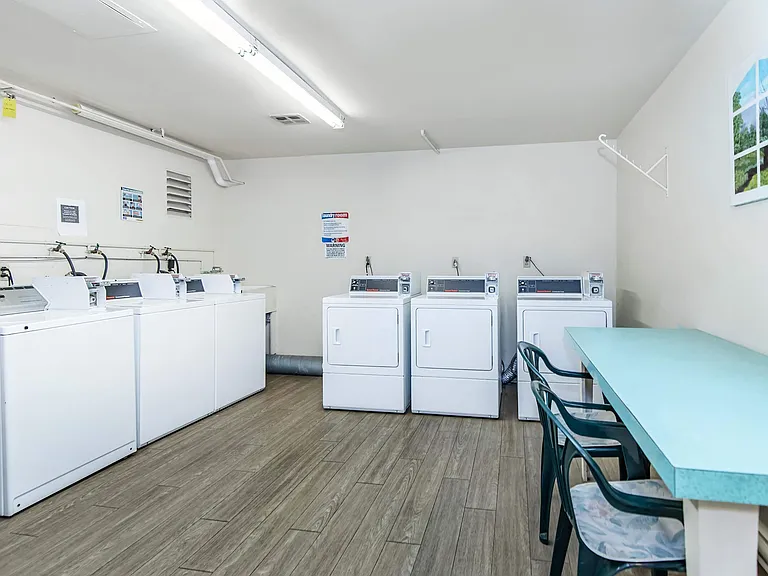 Emerald West Apartments — Photo 8