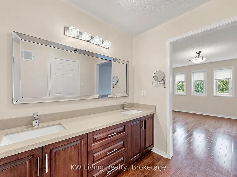 33 Southgate Cres — Photo 26