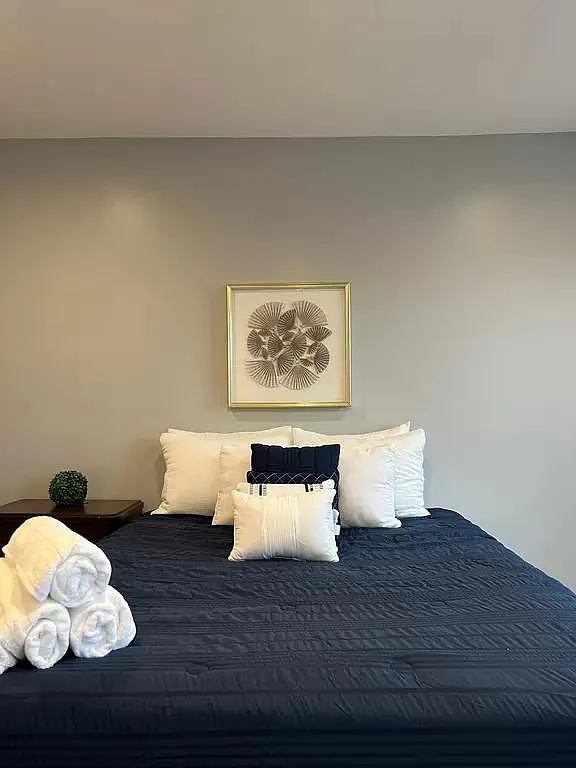 5 bed, 3.5 bath, 2600 sqft, $2,750 — Photo 2