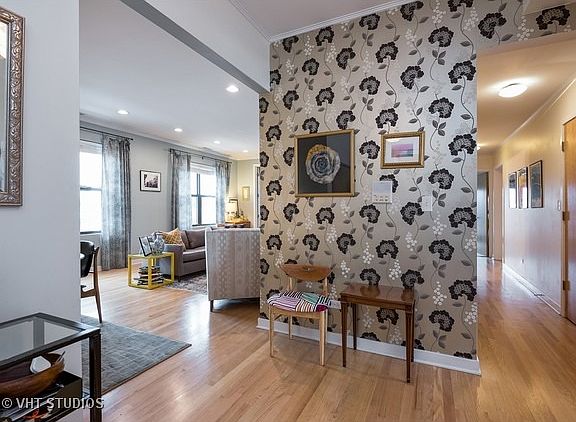 2nd image of 1733 W Lawrence Ave #3E