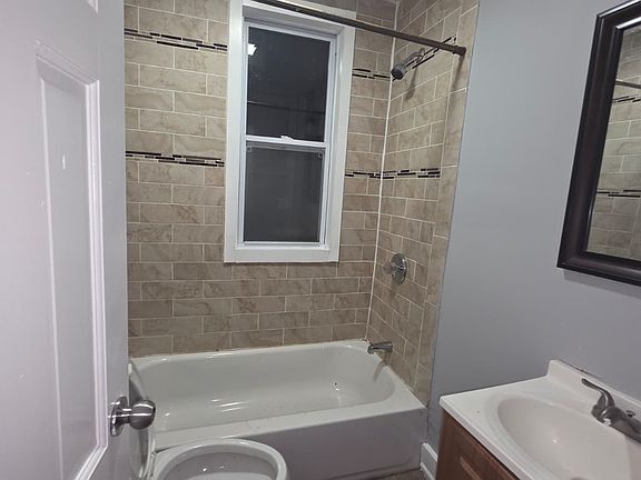 5th image of 429 Poplar St #1
