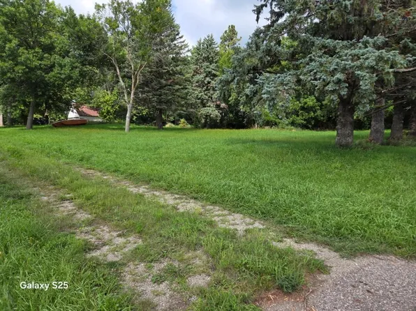105th St, New Richland, MN 56072
