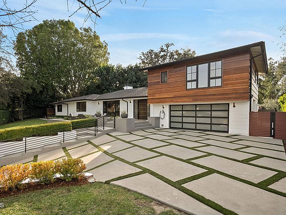 3rd image of 645 S San Rafael Ave