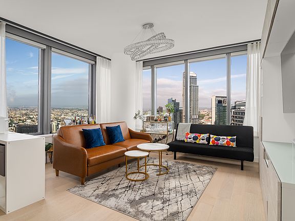 3rd image of 3 Court Sq APT 4908