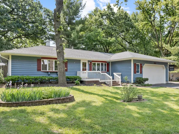 665 S Circle Ave, Port Barrington, IL 60010