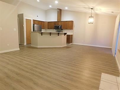 5th image of 13402-13523 106th Ave E