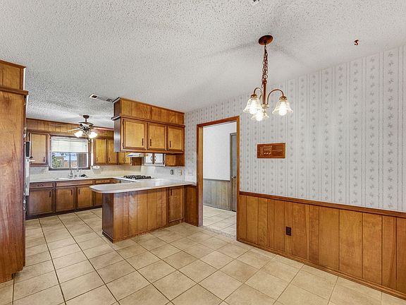 5th image of 8402 Geneva Ave