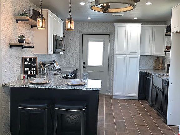 3rd image of 1508 Palomar Ln
