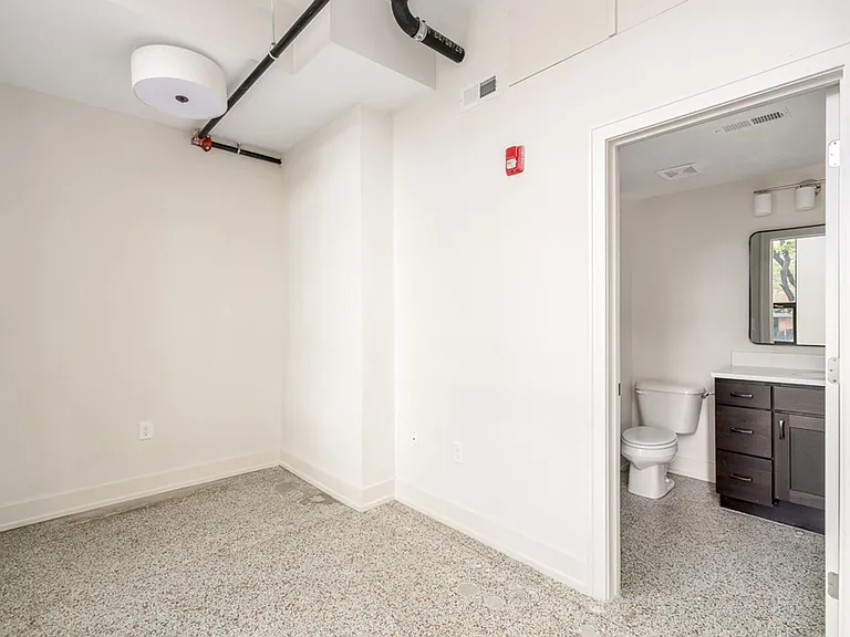 875 Michigan Ave — Photo 11