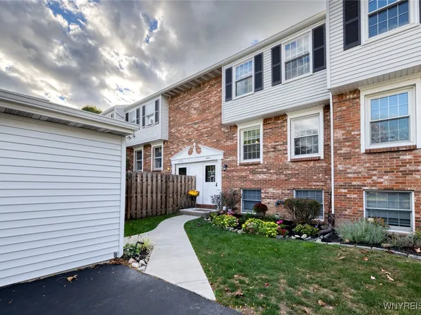 1344 Independence Dr, Derby, NY 14047