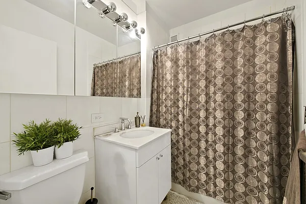 Sold by Nest Seekers International | media 6