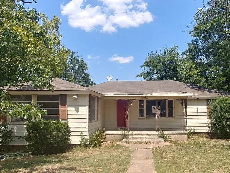 209 Prairie Ave — Photo 1