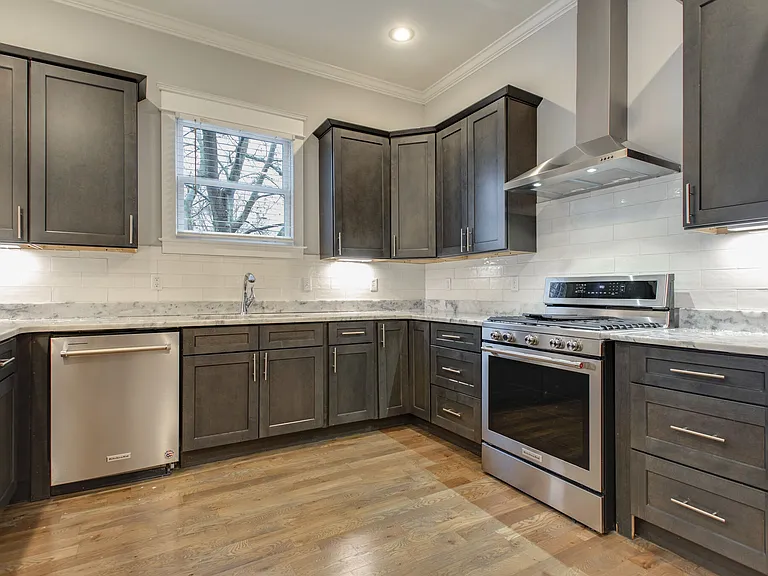 718 S 13th St — Photo 16