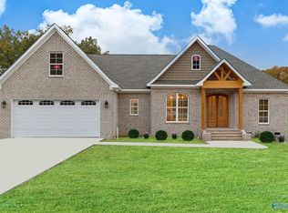 97 Tomahawk Cir, Guntersville, AL 35976