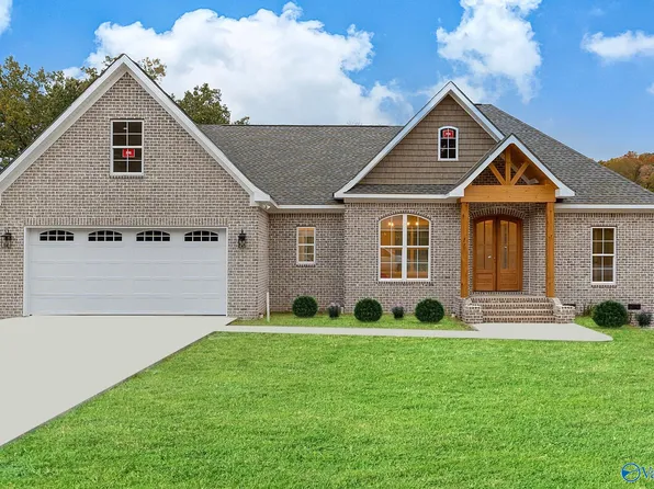 97 Tomahawk Cir, Guntersville, AL 35976