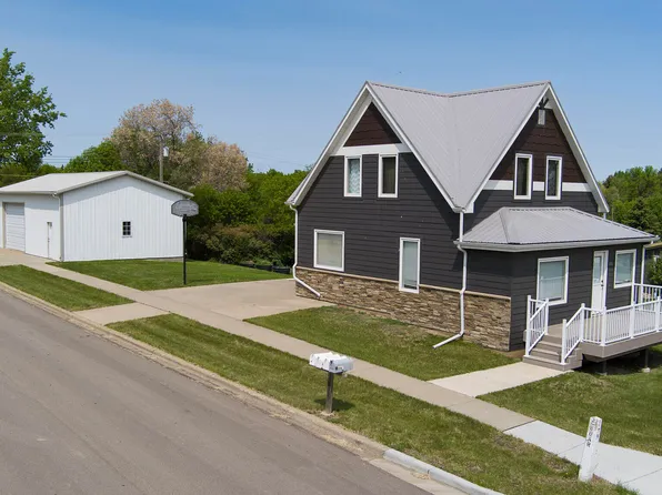204 7th St N, New Salem, ND 58563