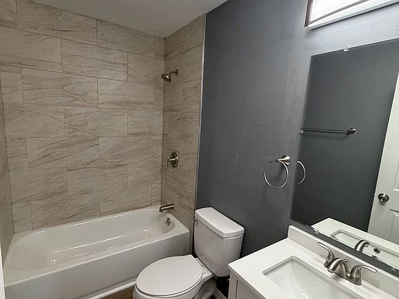 4th image of 1419 N Arapahoe St