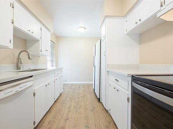 4th image of 2101 Fountain View Dr APT 58C