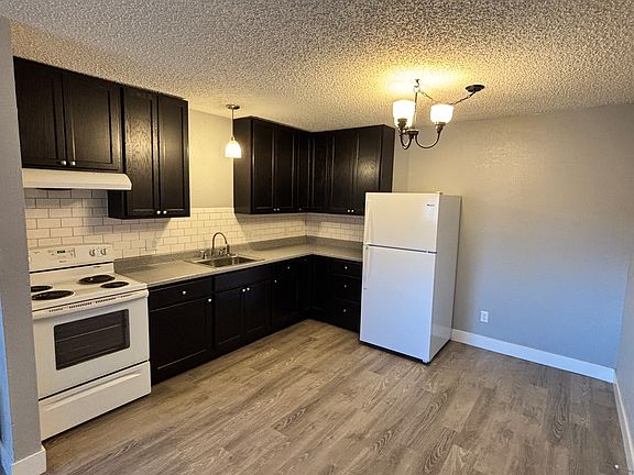 Kitchen & Dining Area