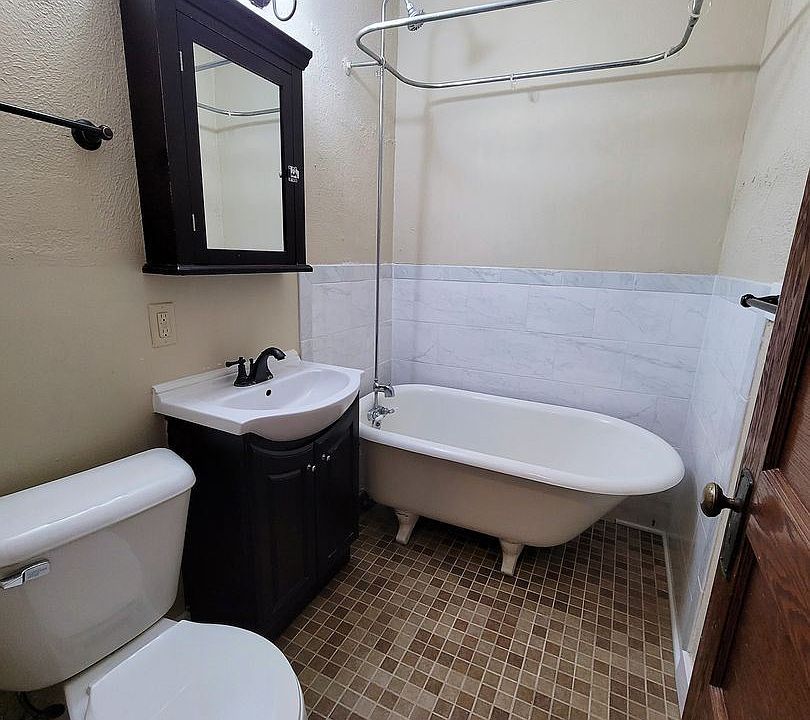 2nd image of 1632 Sherburne Ave #16