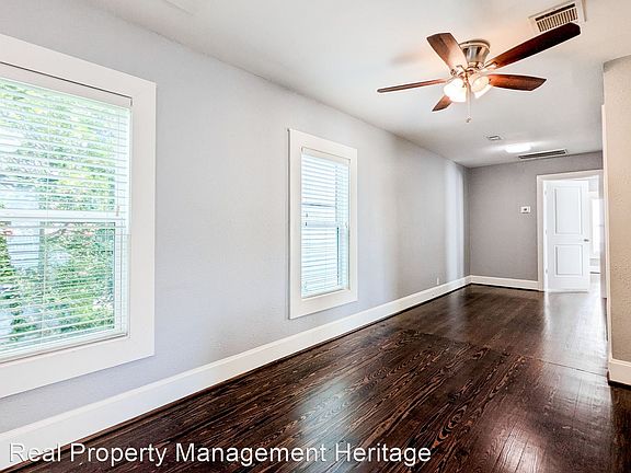 3rd image of 1011 E 6th 1/2 St APT 5