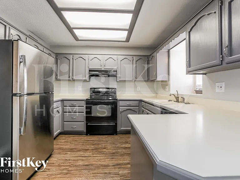 1529 NE Auburn Dr — Photo 8