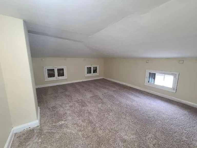 274 S Loudon Ave — Photo 8