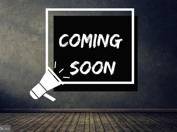 27 W 12th St, Front Royal, VA 22630