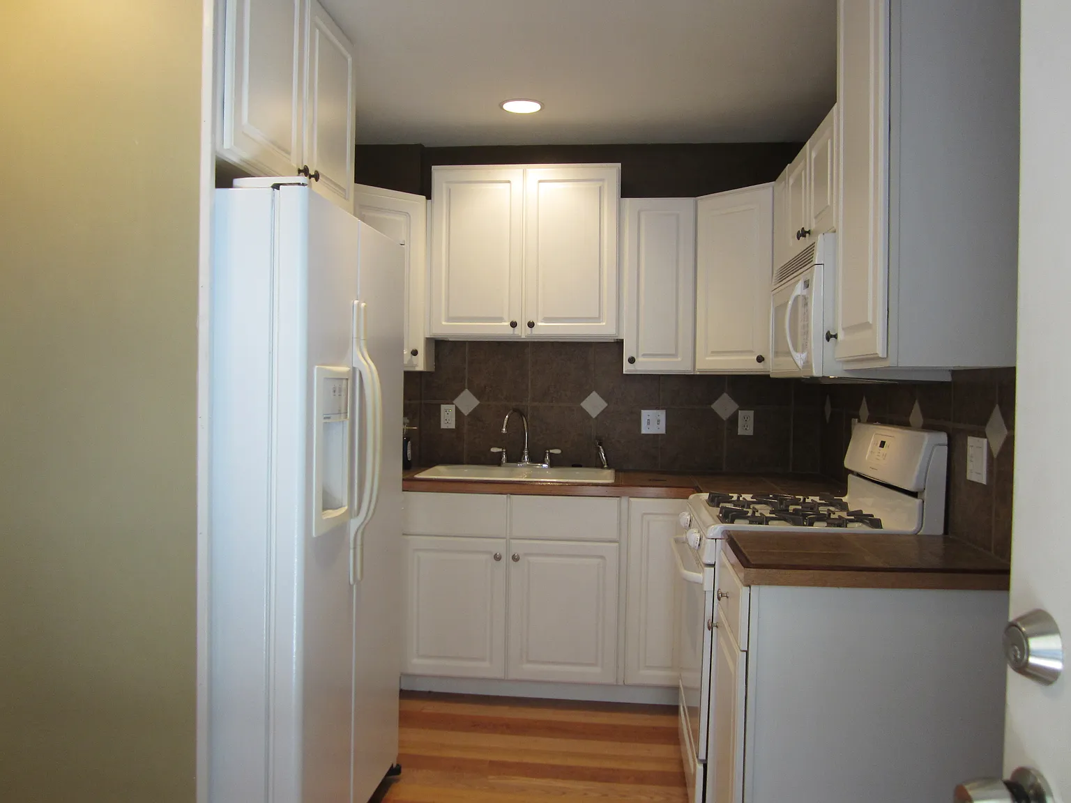 3 bed, 1450 sqft, $1,400 — Photo 3