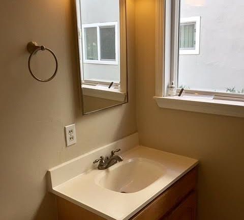 2nd image of 1577 Maurice Ln APT 1