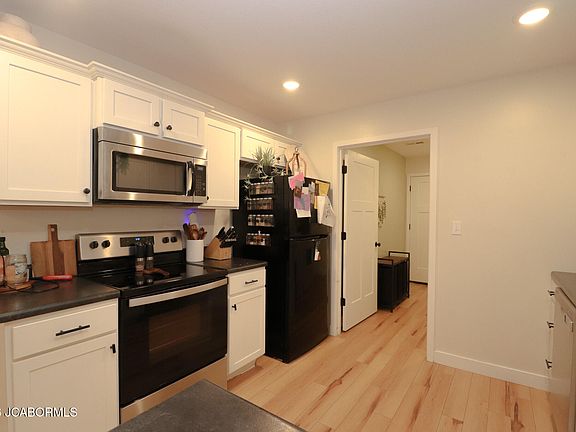 5th image of 706 Bluff St
