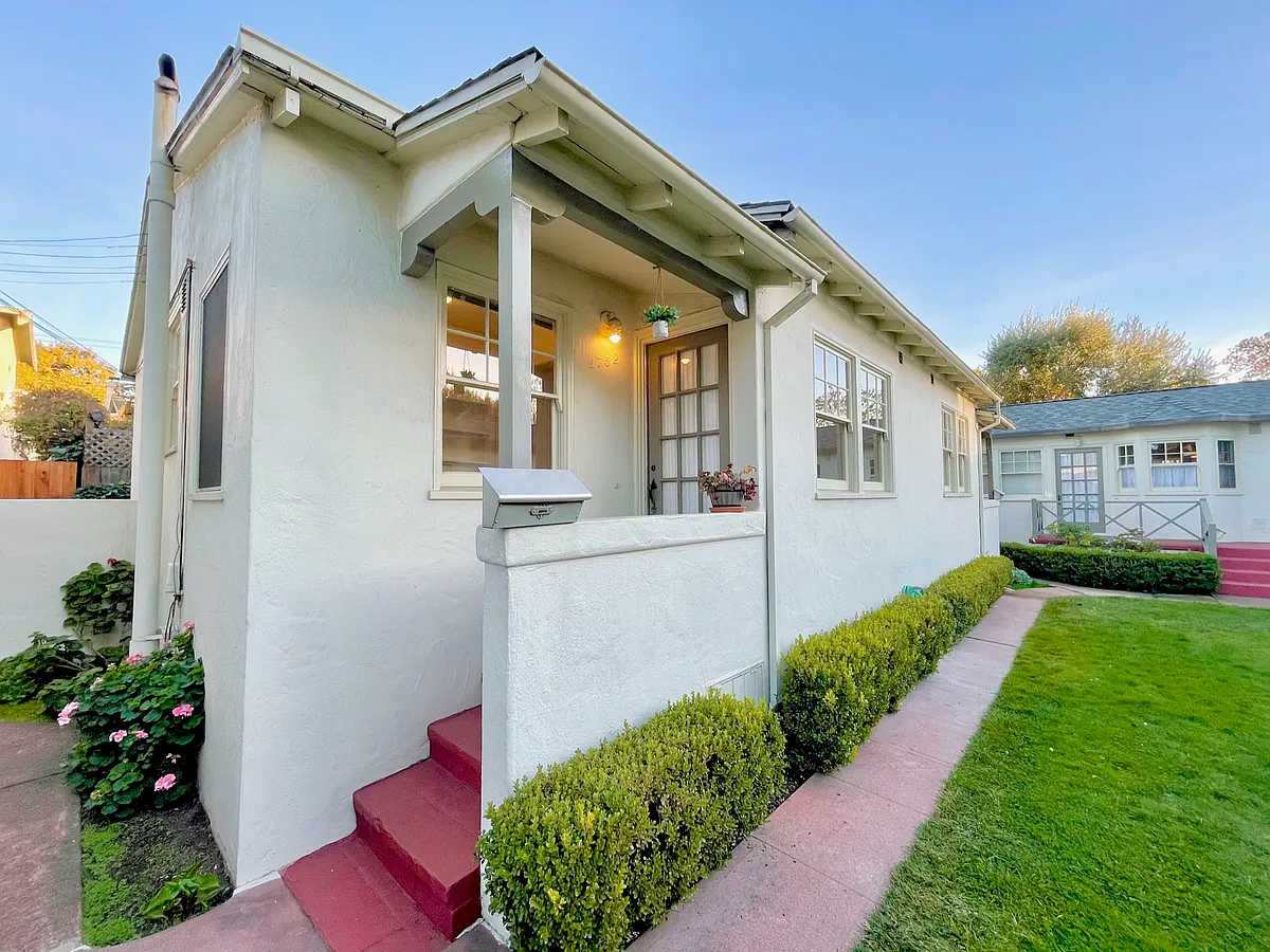 Private Entrance - 1752 Allston Way