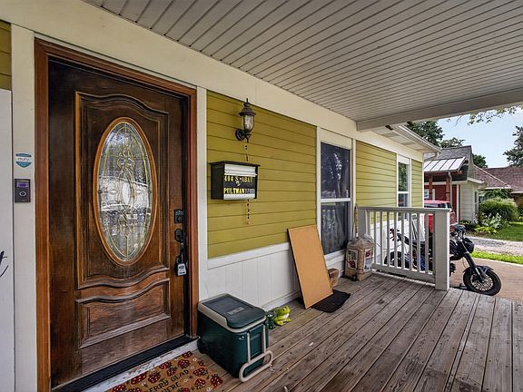2nd image of 404 S Abat St