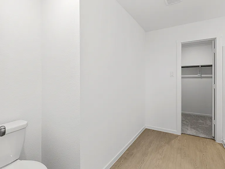 2209 Marshall Dr — Photo 10